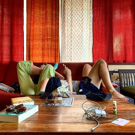 Хостел Madpackers Delhi Нью-Дели Экстерьер фото