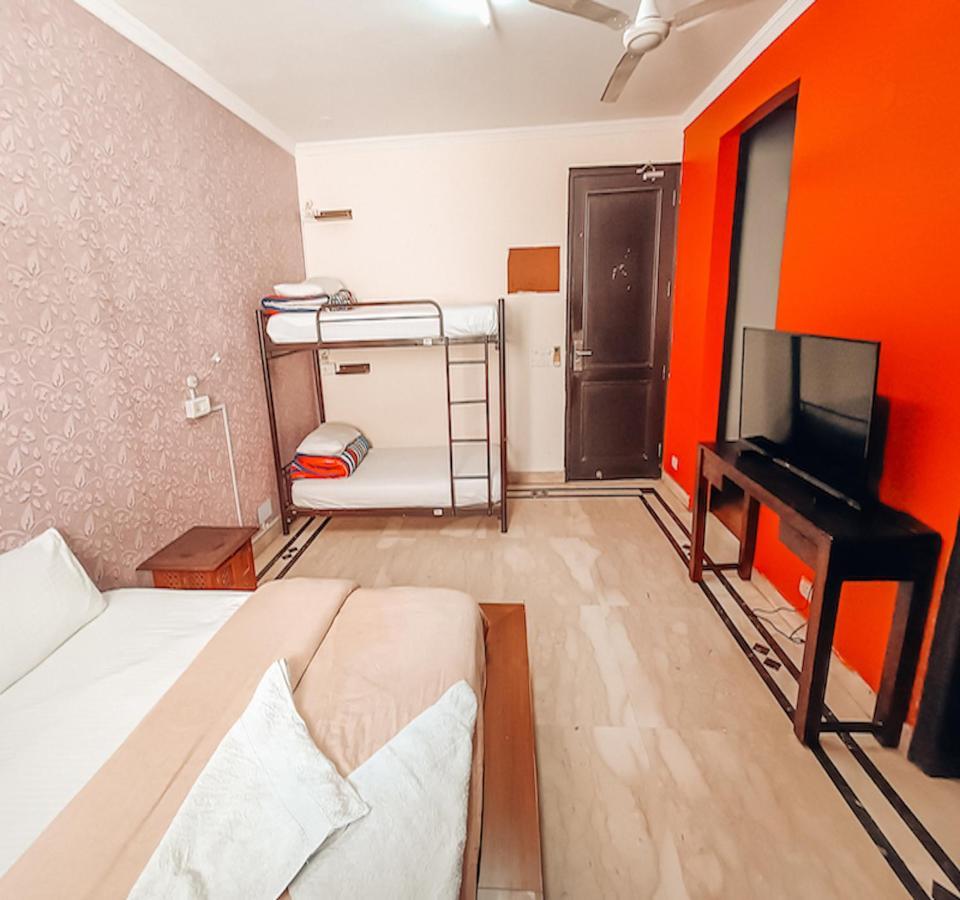 Хостел Madpackers Delhi Нью-Дели Экстерьер фото