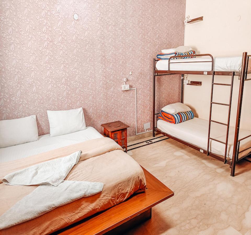 Хостел Madpackers Delhi Нью-Дели Экстерьер фото