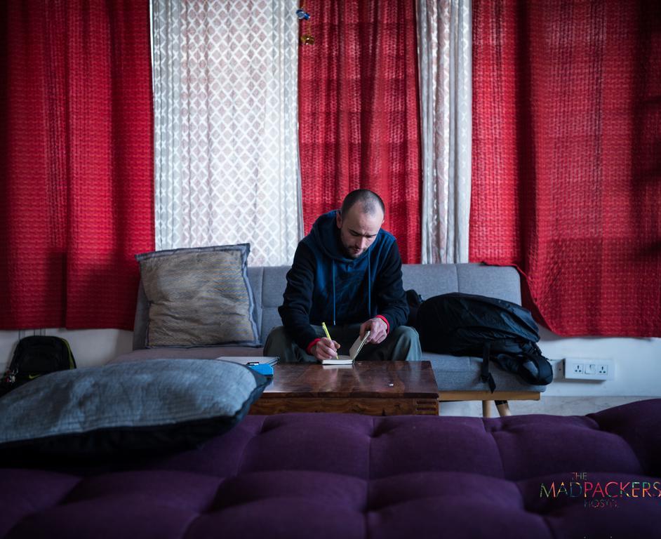Хостел Madpackers Delhi Нью-Дели Экстерьер фото