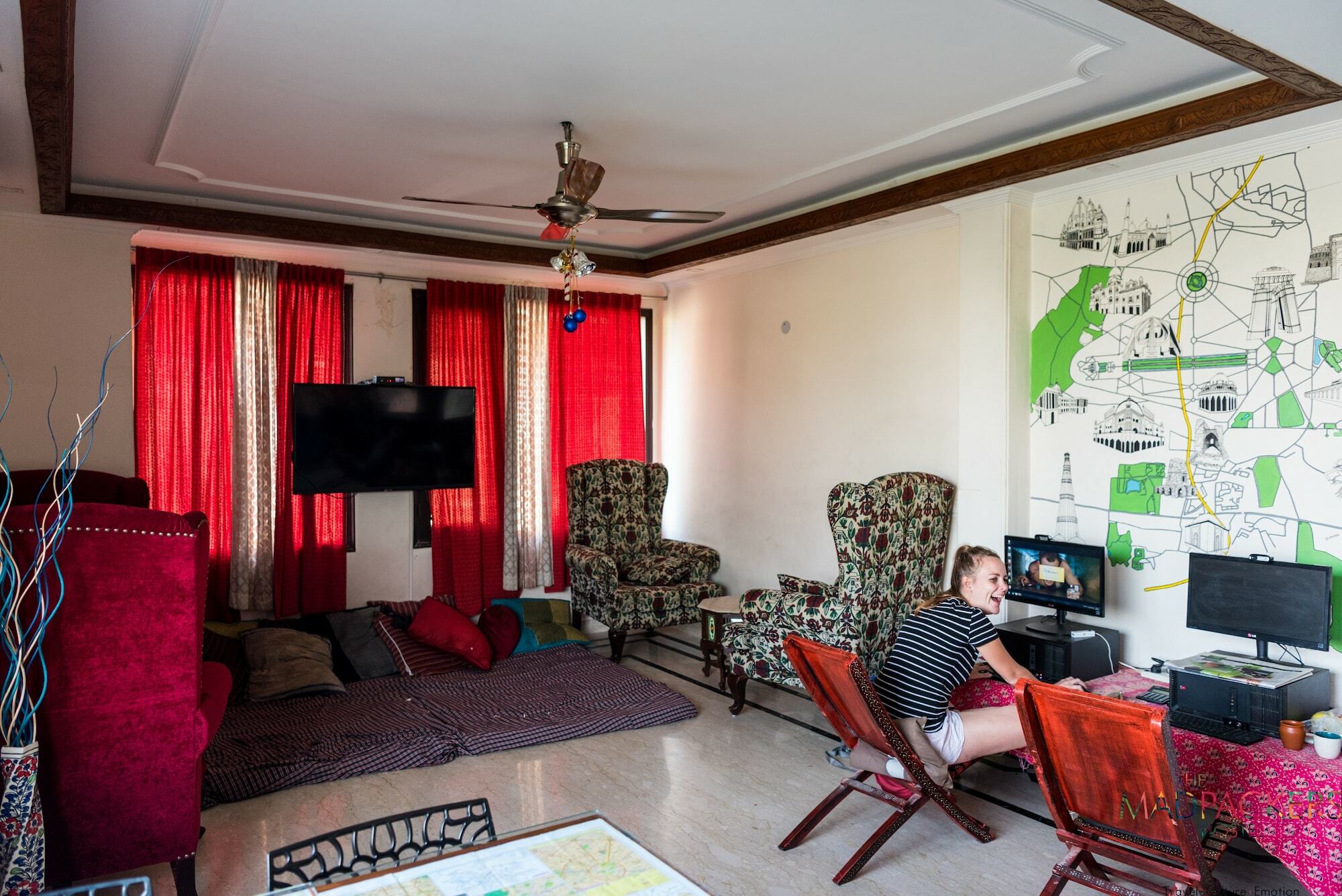 Хостел Madpackers Delhi Нью-Дели Экстерьер фото